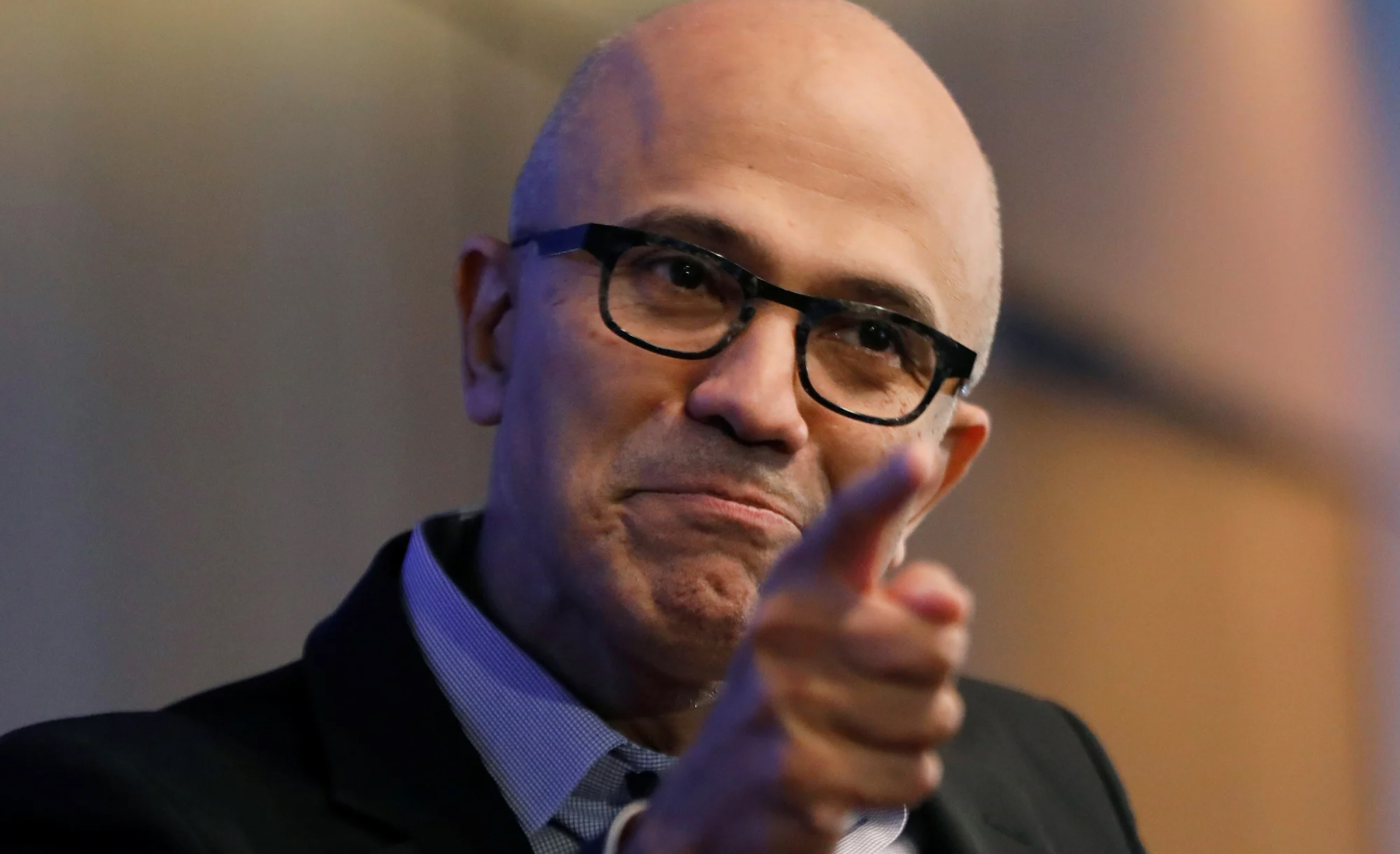 Zarplata-CEO-Microsoft-vyrosla-na-63-do-79-mln