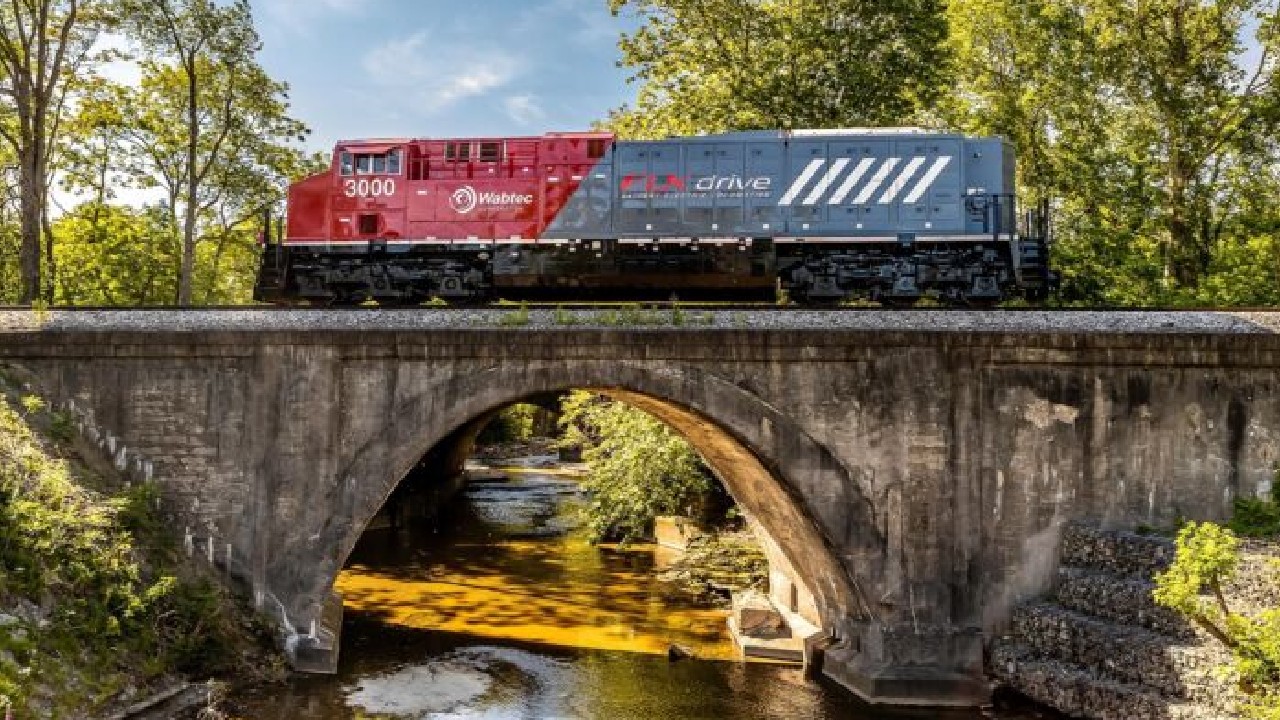 Former SpaceX executives announce a new autonomous electric train project
